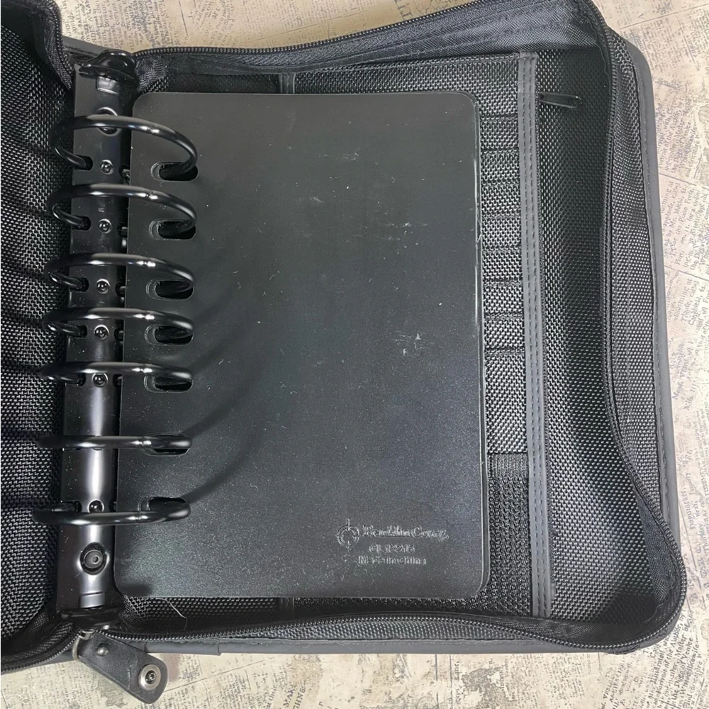 Franklin Covey - Friday Binder - Nylon Zipper with Handles (Classic, Black)